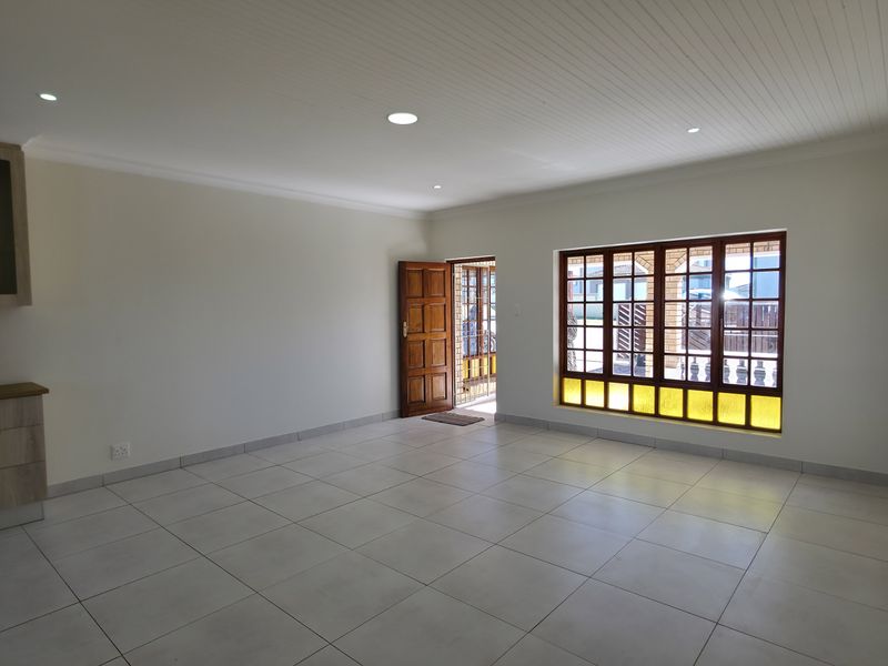 Beautifully Maintained Move-In Ready Home - Photo 7