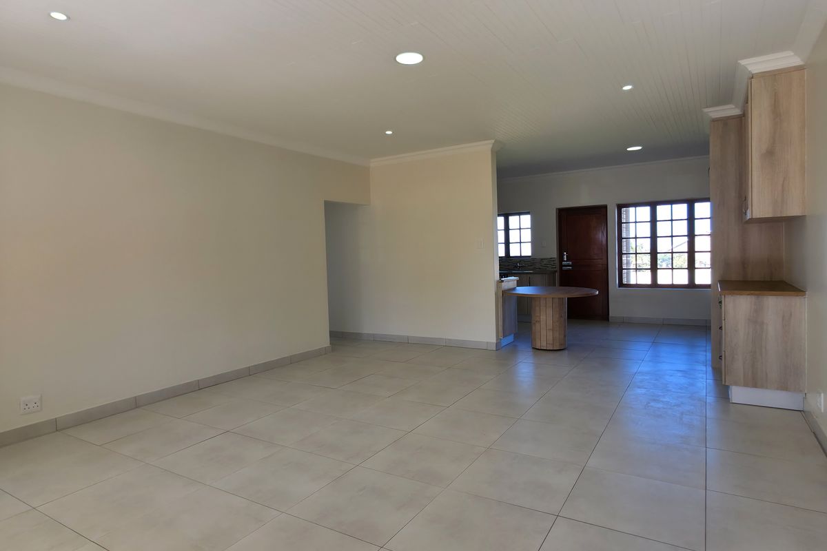 Beautifully Maintained Move-In Ready Home - Photo 4