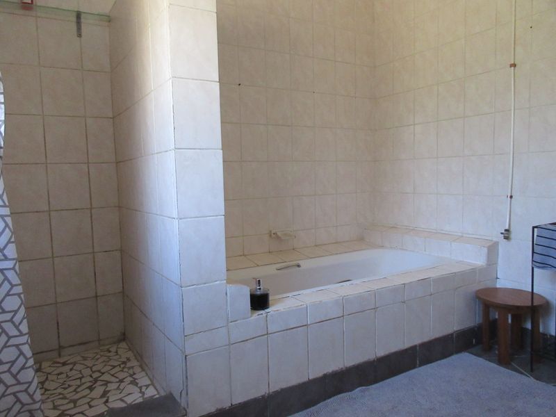 Three Bedroom Home For Sale in Bathurst - Photo 9