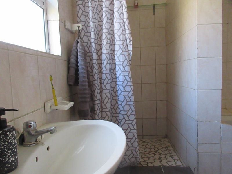 Three Bedroom Home For Sale in Bathurst - Photo 8