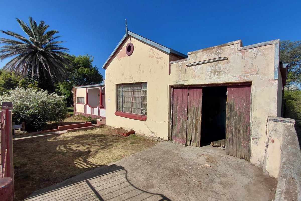 Spacious corner home - Photo 4