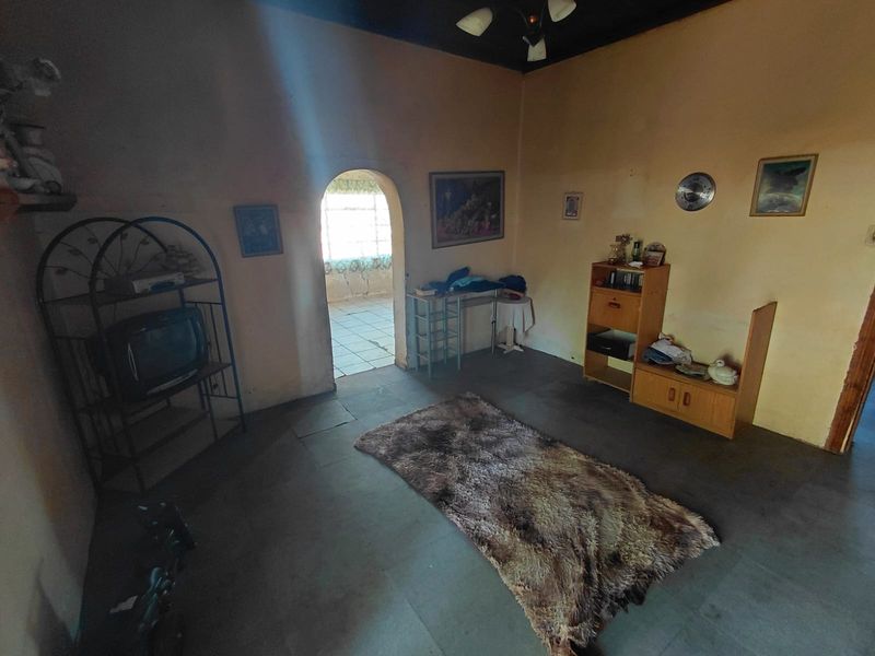 Spacious corner home - Photo 9