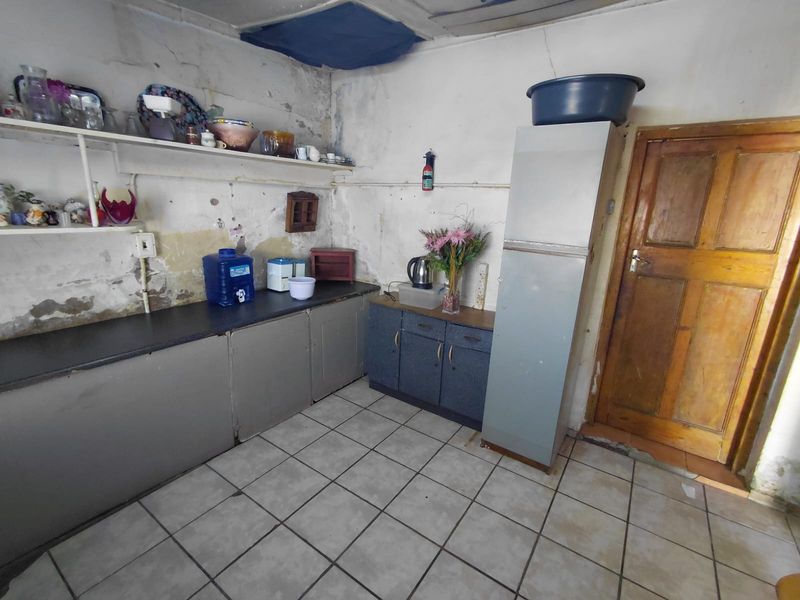 Spacious corner home - Photo 8