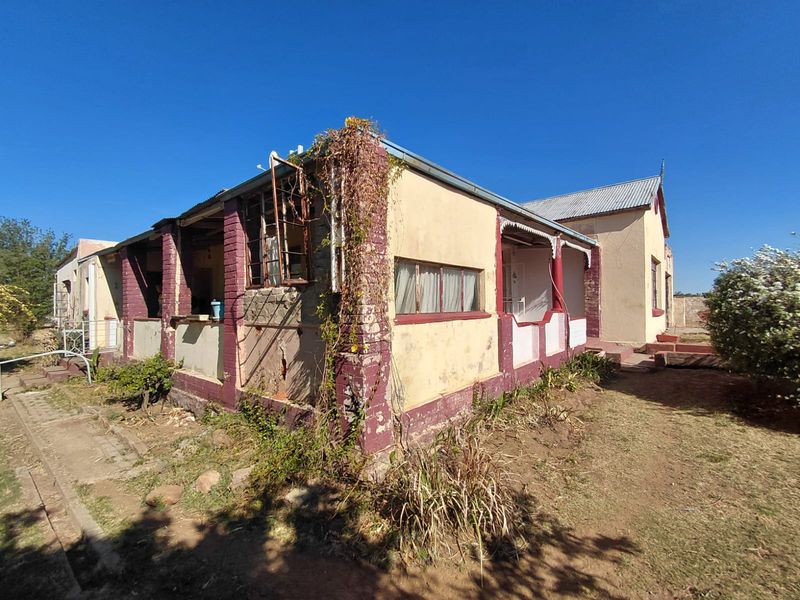 Spacious corner home - Photo 2