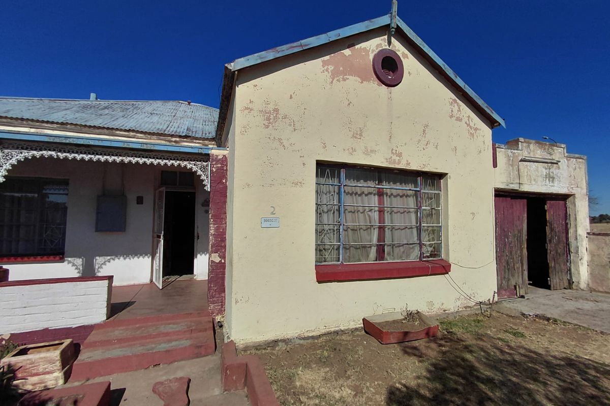 Spacious corner home - Photo 3