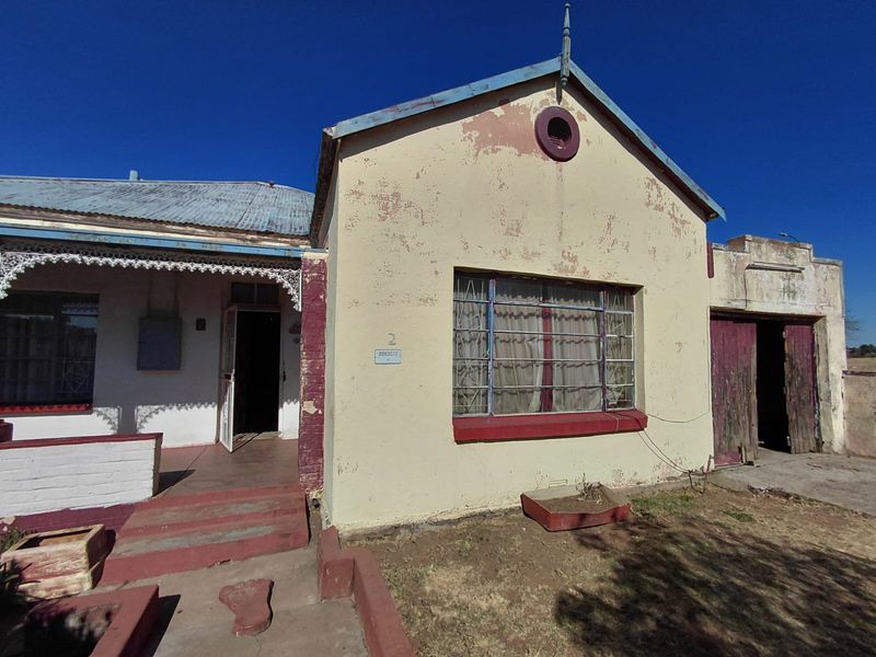 Spacious corner home - Photo 3