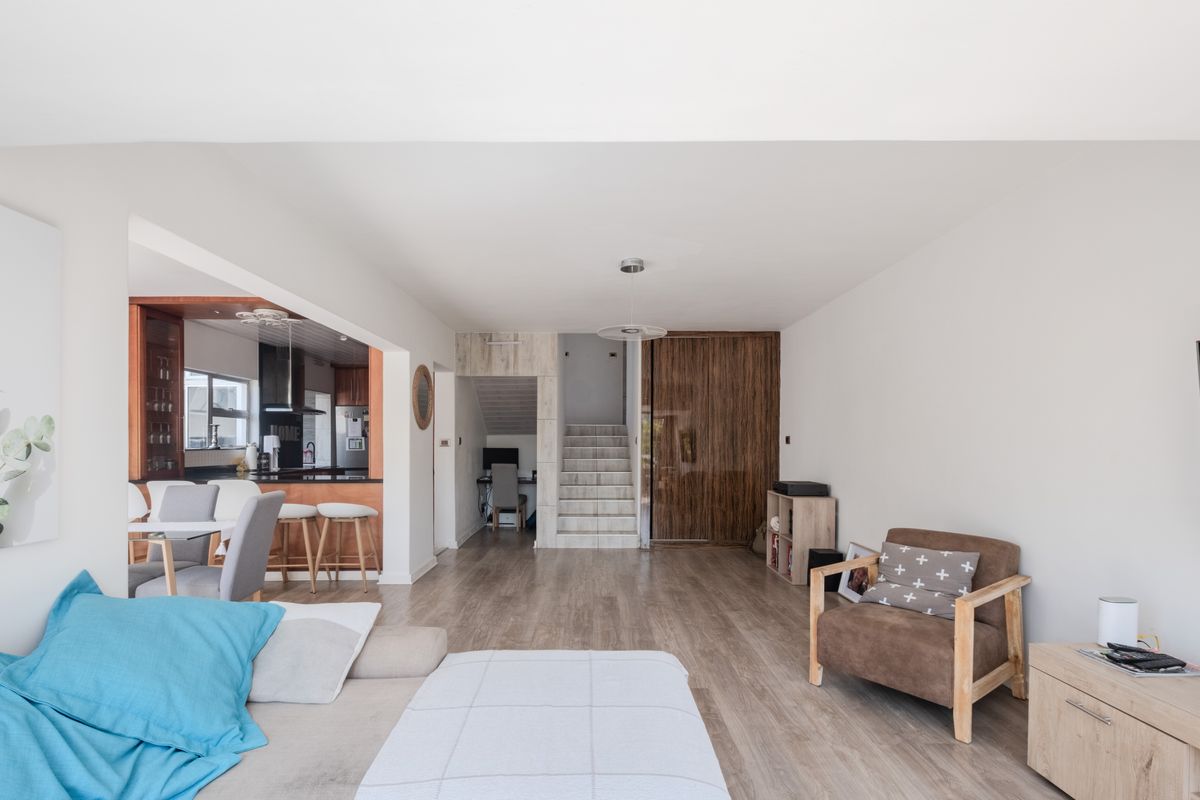 Secure, Spacious and Full of Sunshine! - Photo 5