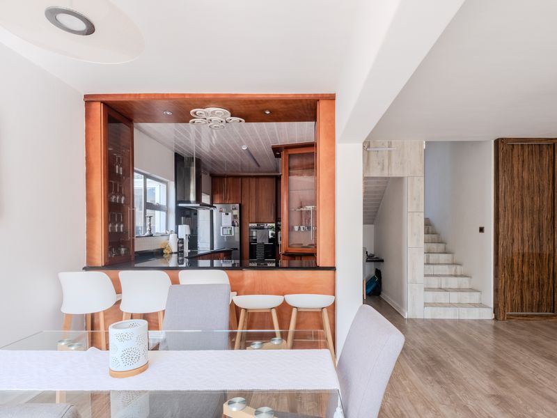 Secure, Spacious and Full of Sunshine! - Photo 4