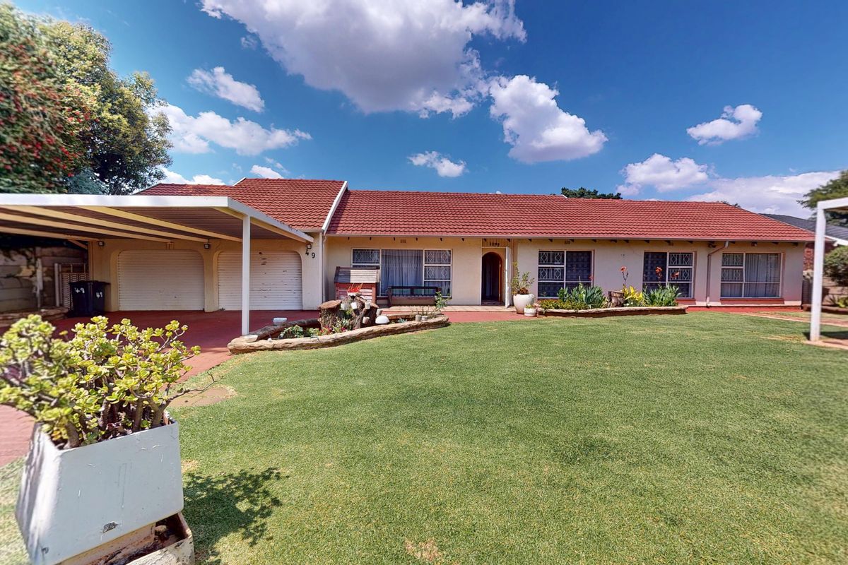 Spacious 4-Bedroom Family Home with Flatlet, Pool  and Excellent Security - Photo 2