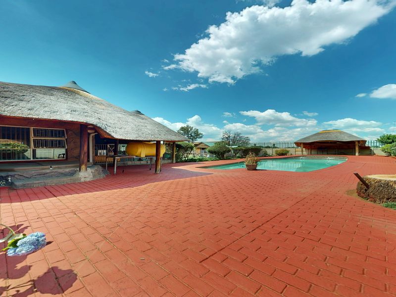 Spacious 4-Bedroom Family Home with Flatlet, Pool  and Excellent Security - Photo 5