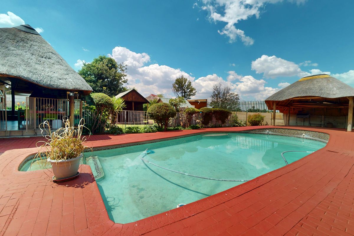 Spacious 4-Bedroom Family Home with Flatlet, Pool  and Excellent Security - Photo 3