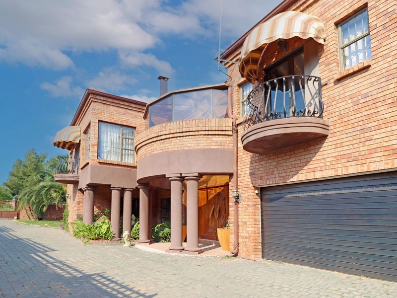 Facebrick Home in Sought-After Bridle Park (Sun Valley) 5 bedrooms - Photo 2