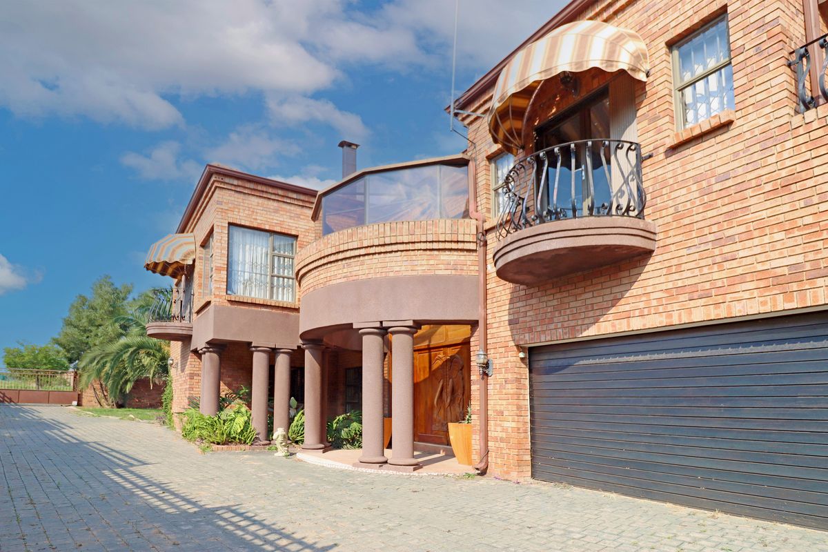 Facebrick Home in Sought-After Bridle Park (Sun Valley) 5 bedrooms - Photo 2