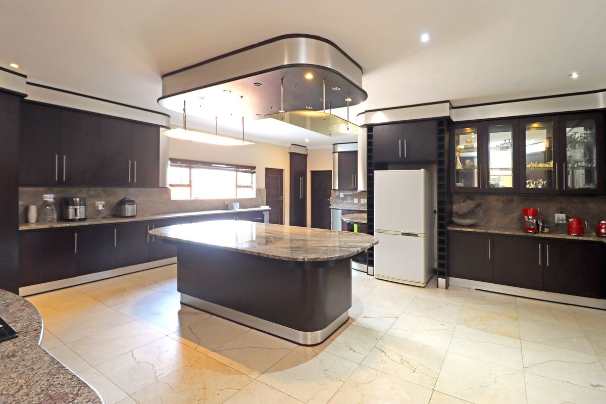 Facebrick Home in Sought-After Bridle Park (Sun Valley) 5 bedrooms - Photo 4