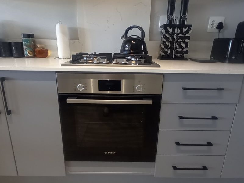 Immaculate 2-bedroom apartment for sale in Alphen Park, Pretoria - Photo 4