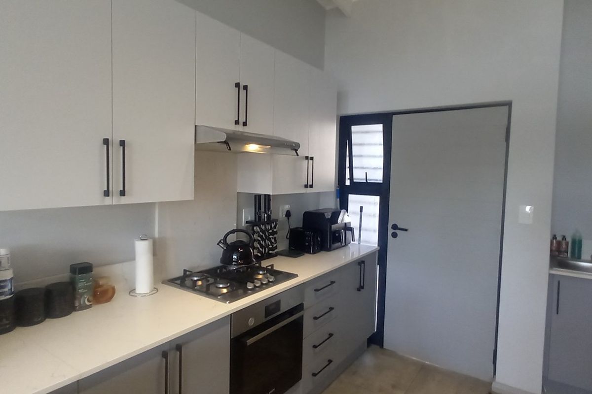 Immaculate 2-bedroom apartment for sale in Alphen Park, Pretoria - Photo 3