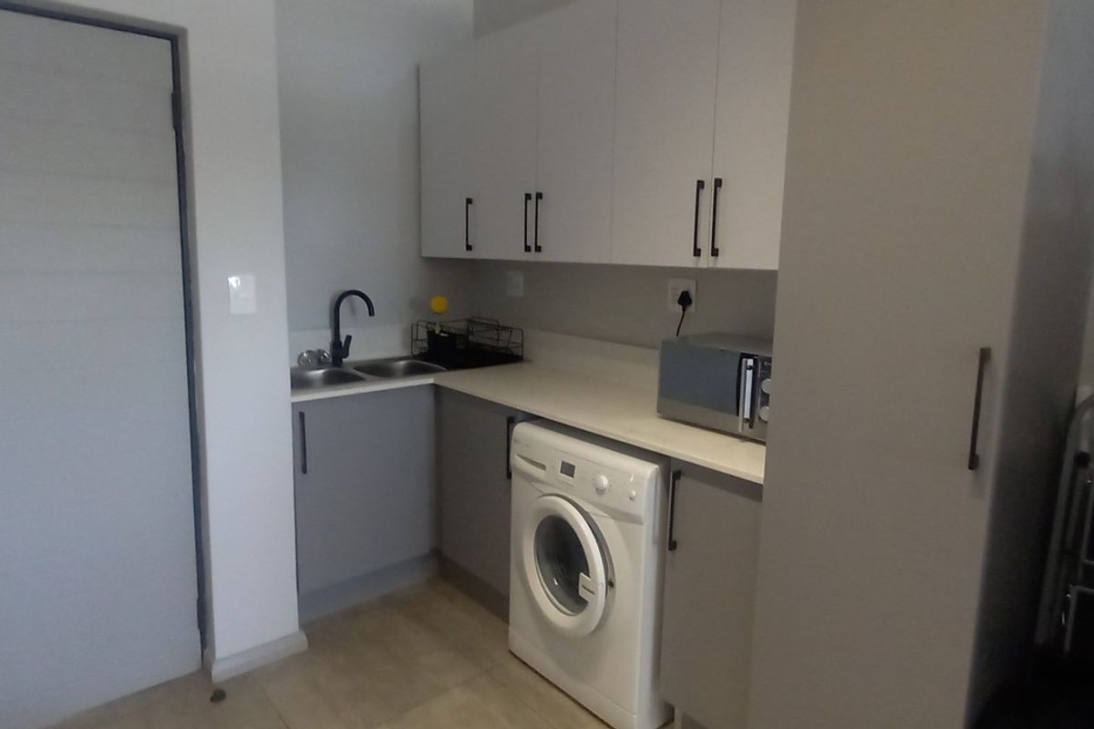 Immaculate 2-bedroom apartment for sale in Alphen Park, Pretoria - Photo 5