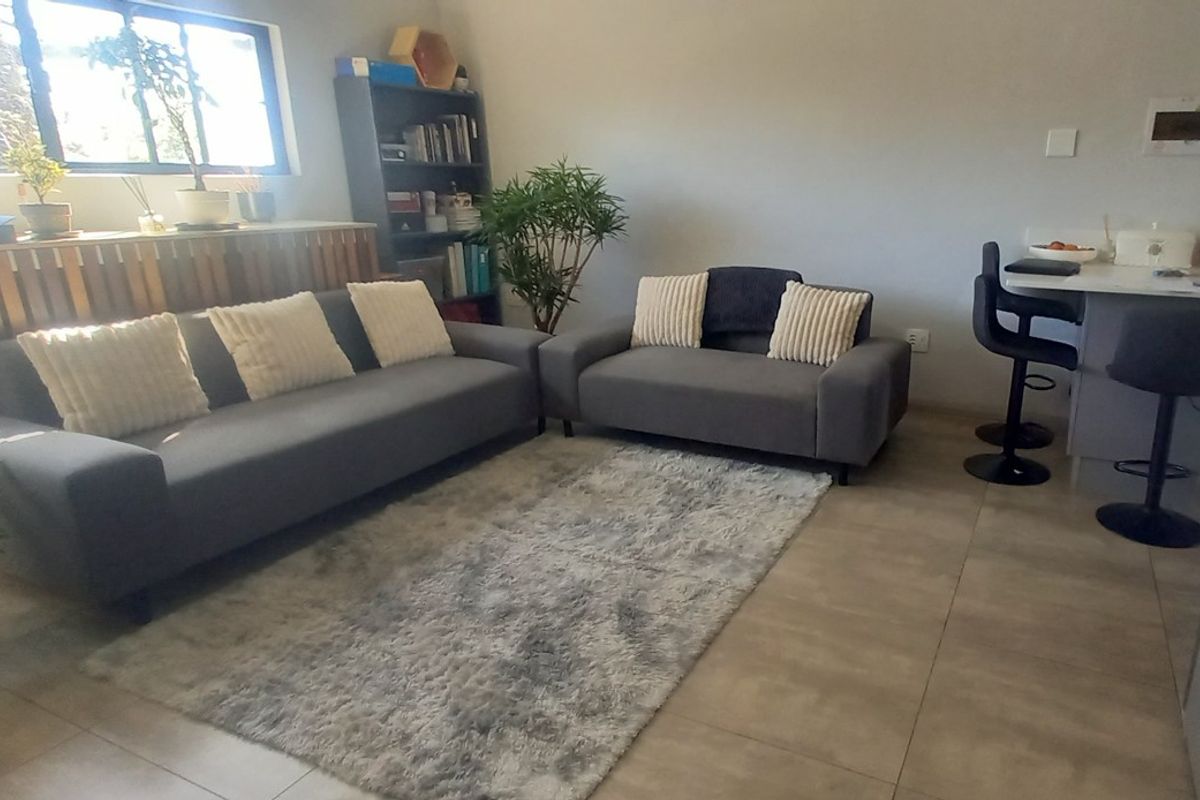 Immaculate 2-bedroom apartment for sale in Alphen Park, Pretoria - Photo 2