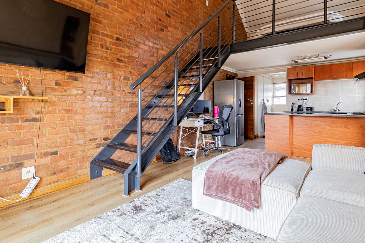 Spacious Loft Living in Prime Location - Photo 4