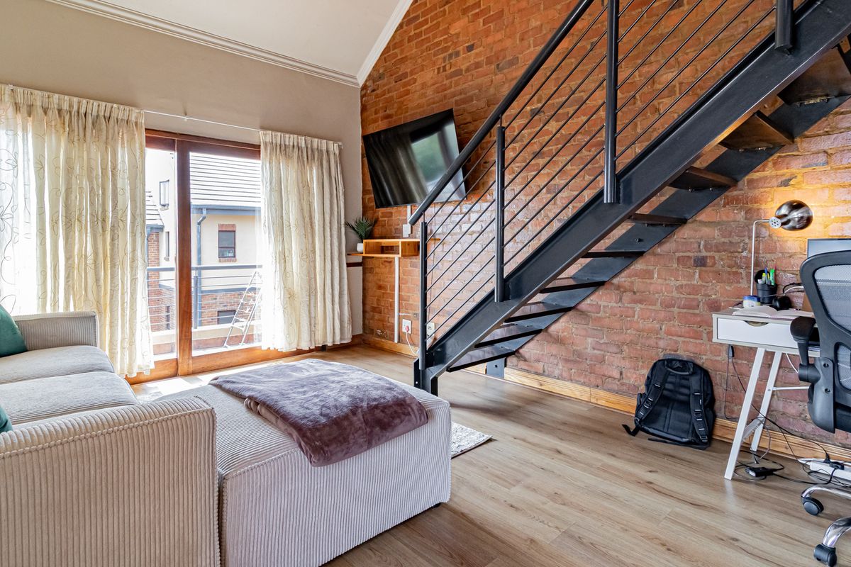 Spacious Loft Living in Prime Location - Photo 3