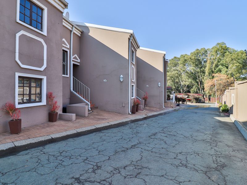 Executive Waterfront Living at Riviera Villas on the Vaal River - Photo 7