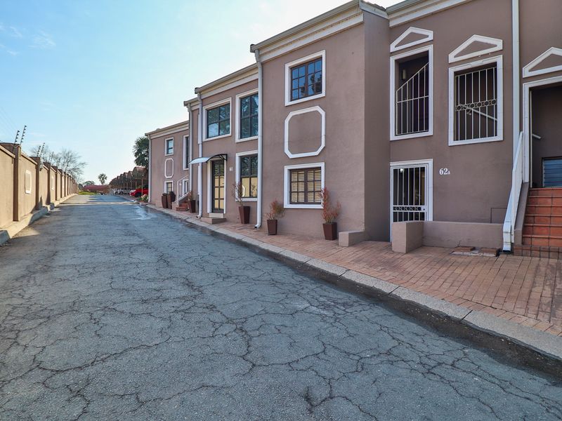 Executive Waterfront Living at Riviera Villas on the Vaal River - Photo 6