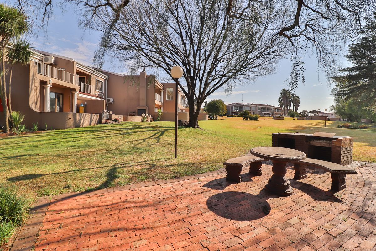 Executive Waterfront Living at Riviera Villas on the Vaal River - Photo 2