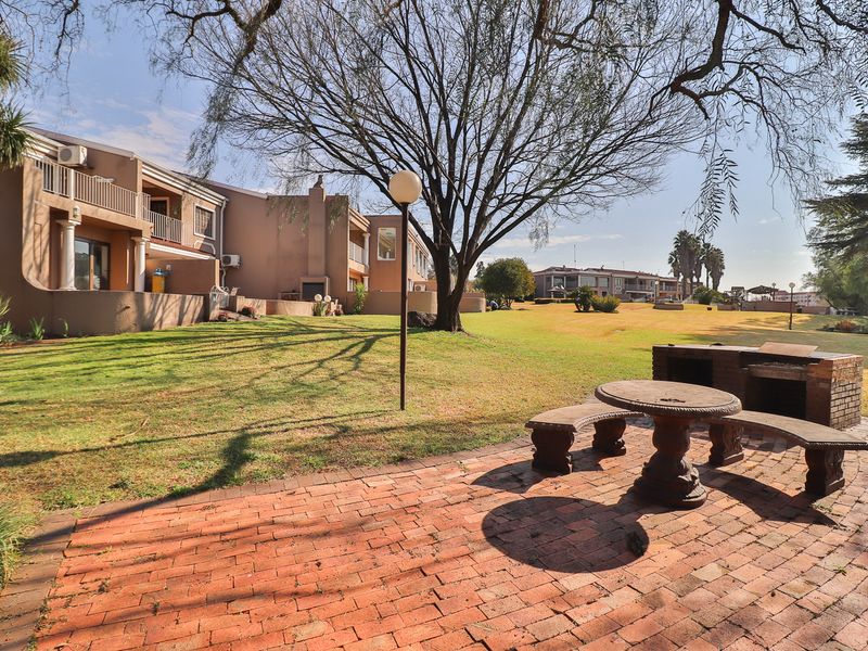 Executive Waterfront Living at Riviera Villas on the Vaal River - Photo 2