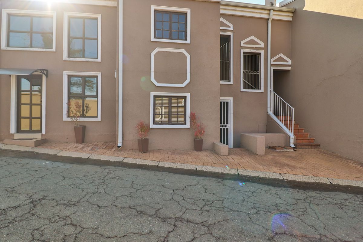 Executive Waterfront Living at Riviera Villas on the Vaal River - Photo 5