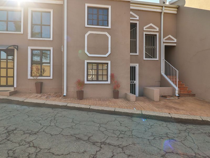 Executive Waterfront Living at Riviera Villas on the Vaal River - Photo 5