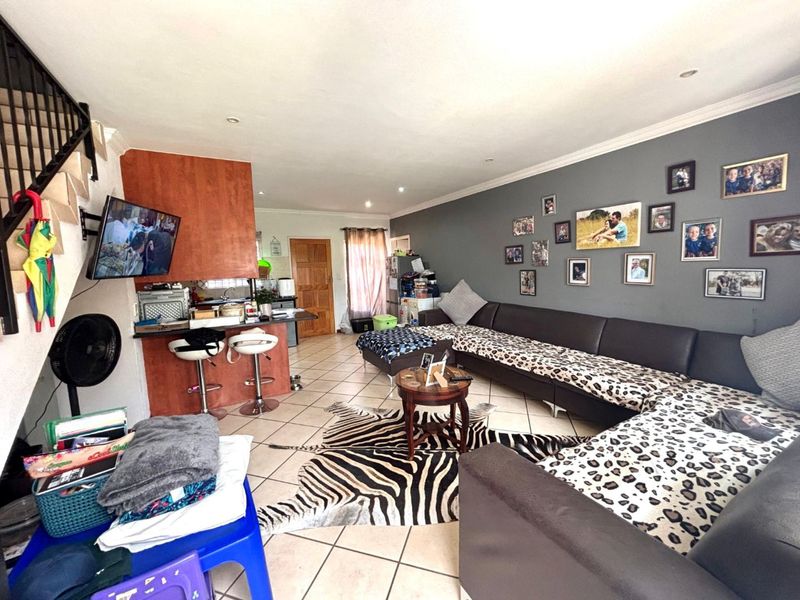 Spacious and Secure 2 Bedroom Family Home in Annlin. - Photo 6