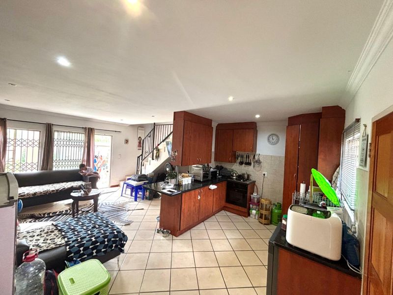 Spacious and Secure 2 Bedroom Family Home in Annlin. - Photo 4