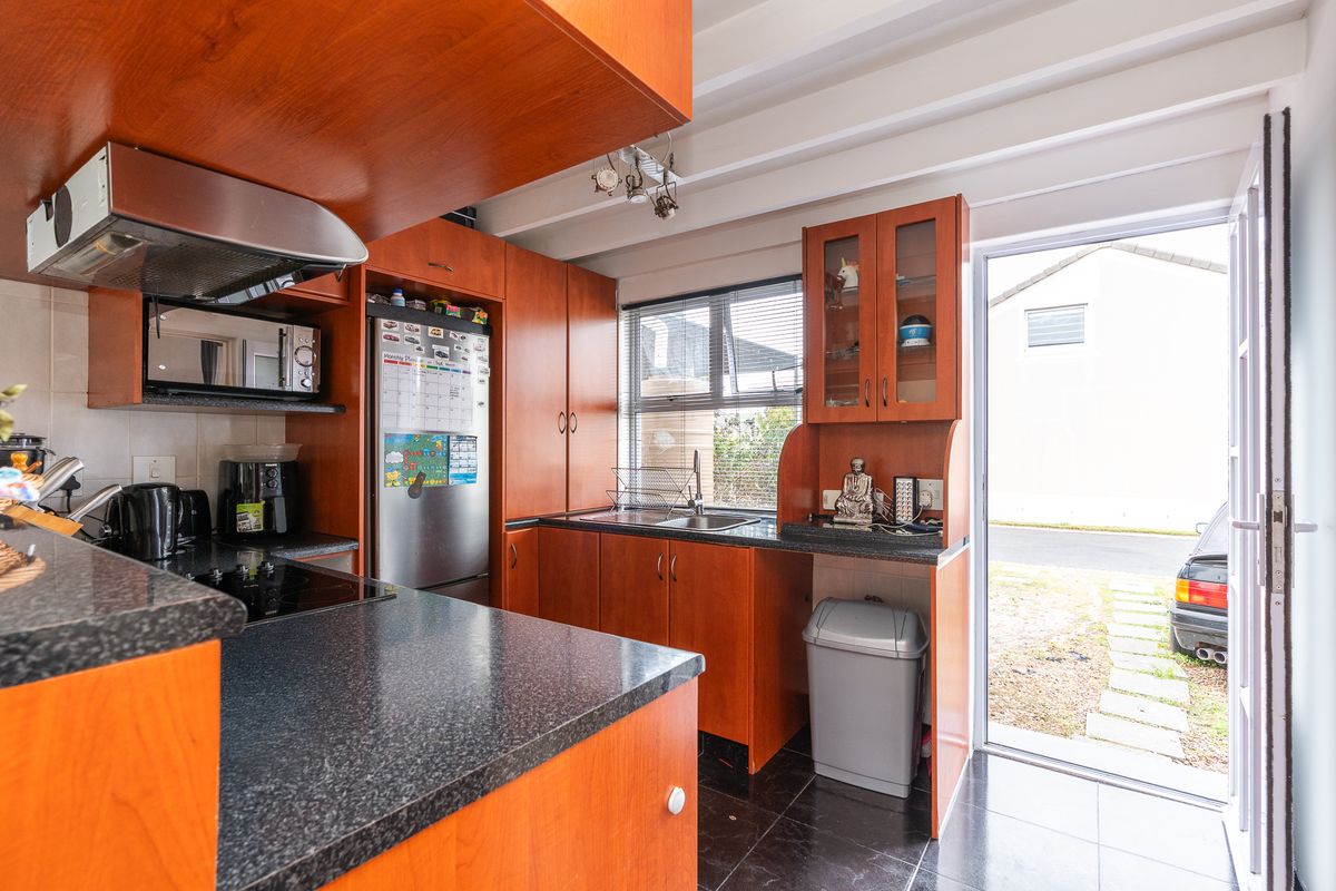 Duplex mezzanine townhouse in Thornton - Photo 2