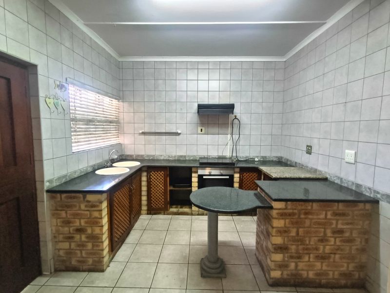 Spacious Family Home In The Heart of Arboretum - Photo 2