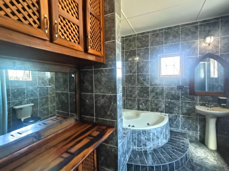 Spacious Family Home In The Heart of Arboretum - Photo 7