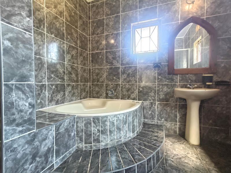 Spacious Family Home In The Heart of Arboretum - Photo 6