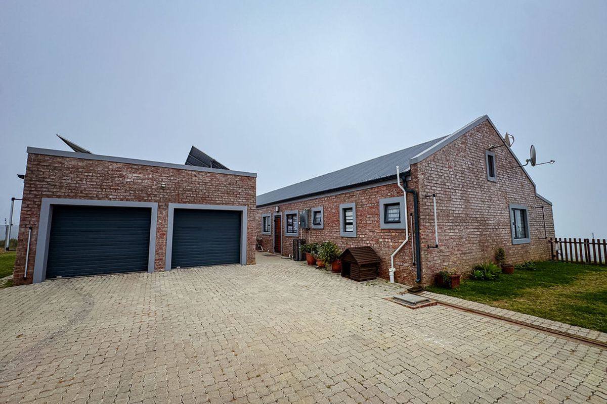 Exceptional Farm Estate at the Foot of the Mostertshoek Mountains - Photo 4