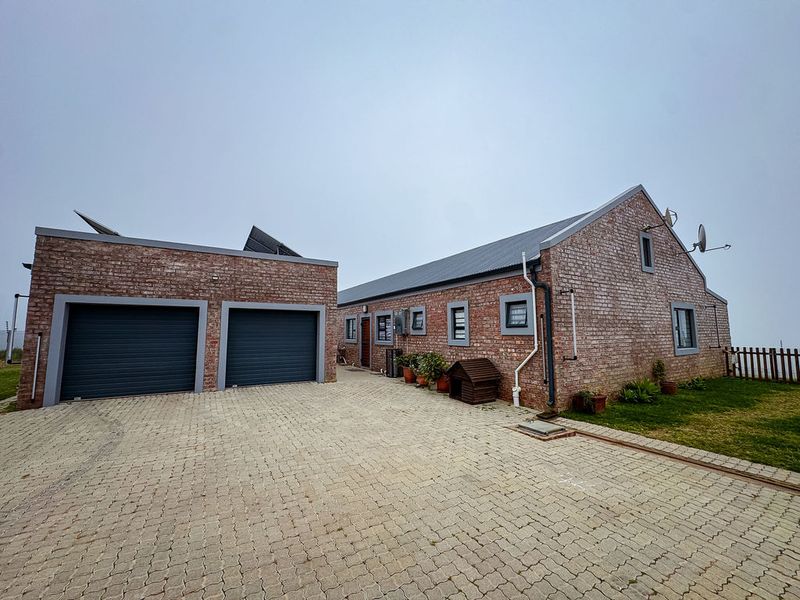 Exceptional Farm Estate at the Foot of the Mostertshoek Mountains - Photo 4