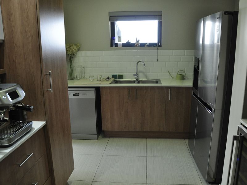 Modern 3-Bedroom Gem in the Heart of Kyalami Ridge – Jacana Estate - Photo 5