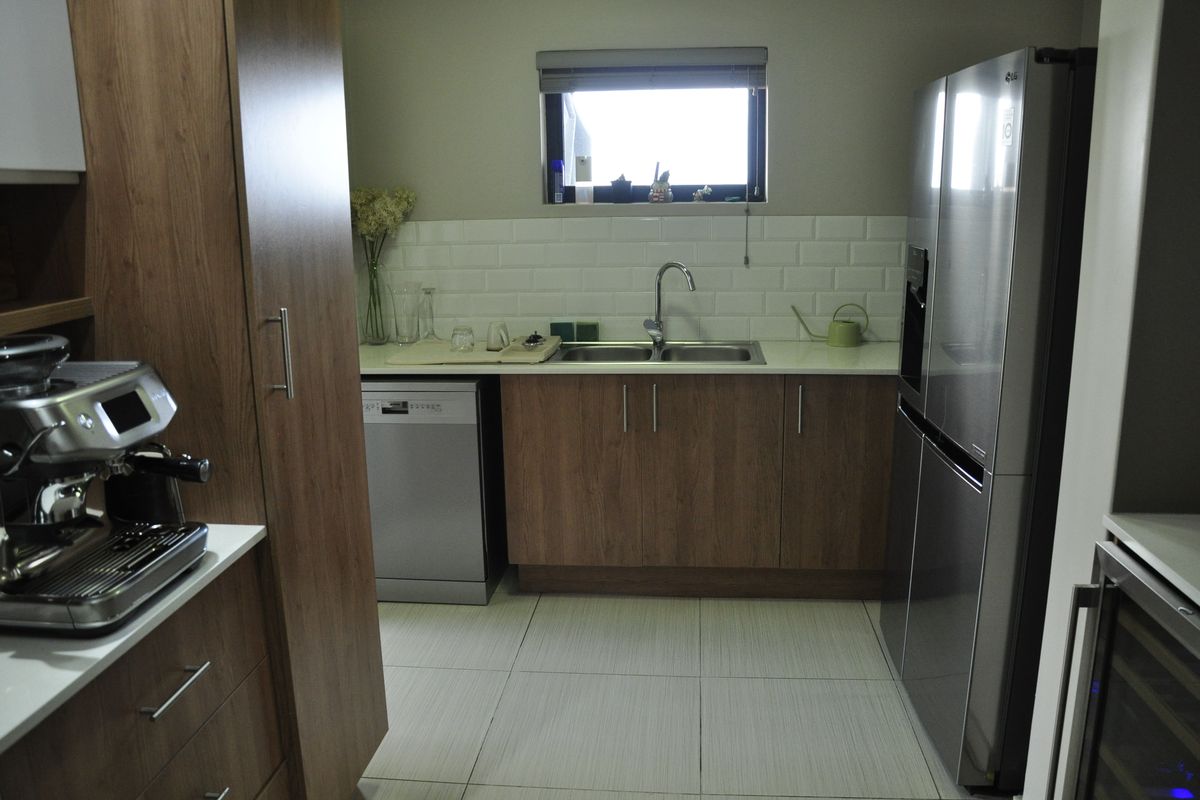 Modern 3-Bedroom Gem in the Heart of Kyalami Ridge – Jacana Estate - Photo 5