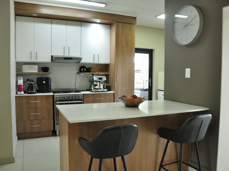 Modern 3-Bedroom Gem in the Heart of Kyalami Ridge – Jacana Estate - Photo 3