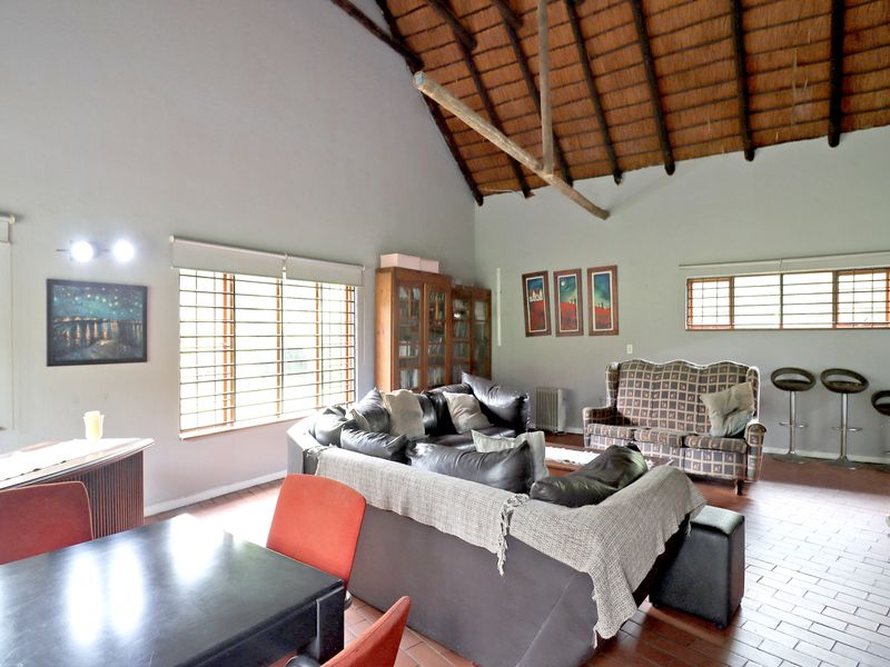 A COUNTRY RETREAT IN THE HEART OF RANDJESFONTEIN - Photo 10
