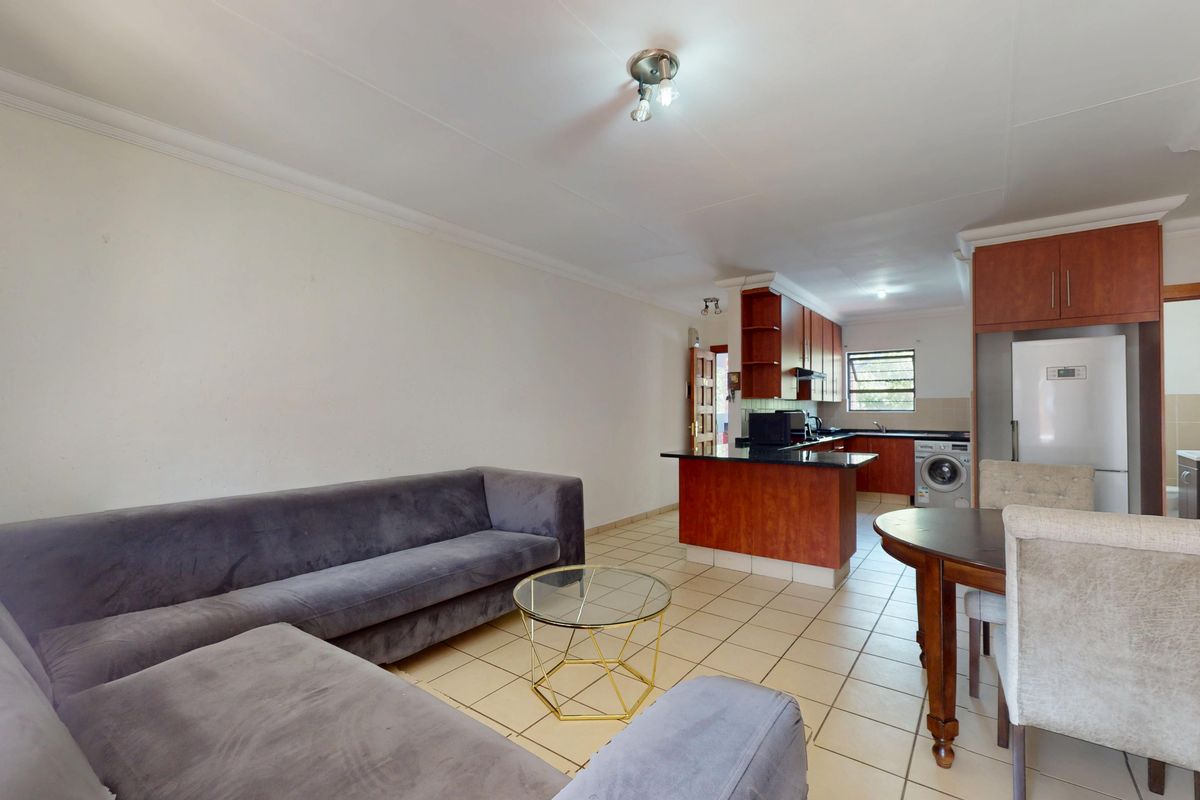 Comfort Meets Class - Elegant & Affordable Living in Ravenswood Mews-All offers welcome! - Photo 3