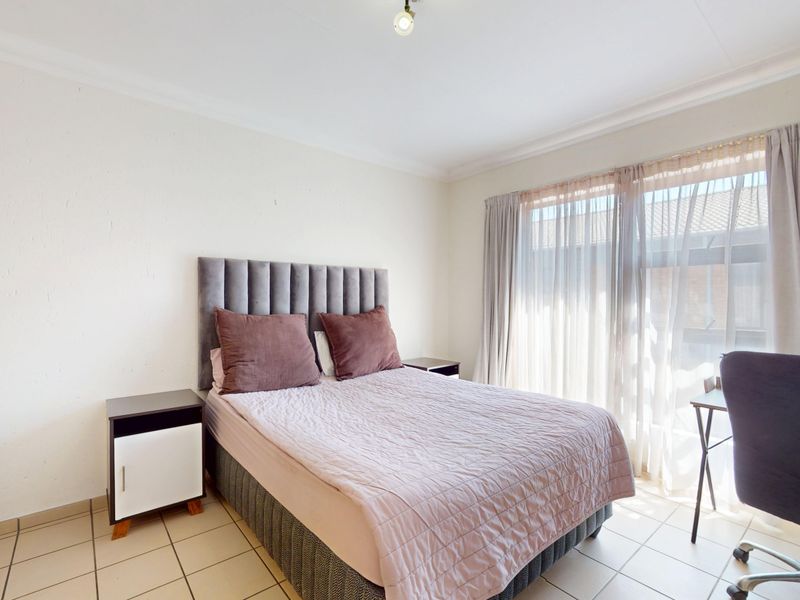 Comfort Meets Class - Elegant & Affordable Living in Ravenswood Mews-All offers welcome! - Photo 10