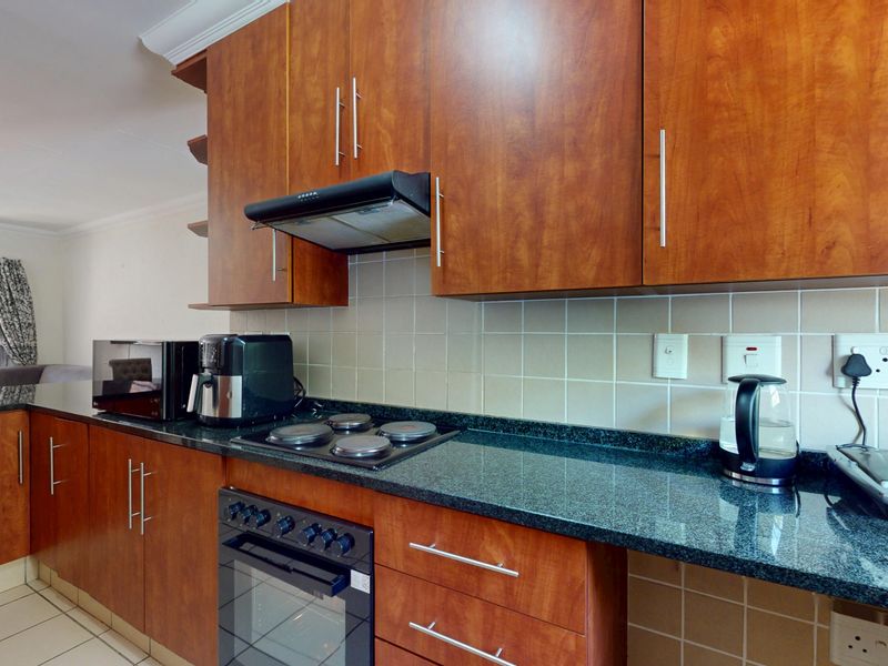 Comfort Meets Class - Elegant & Affordable Living in Ravenswood Mews-All offers welcome! - Photo 8