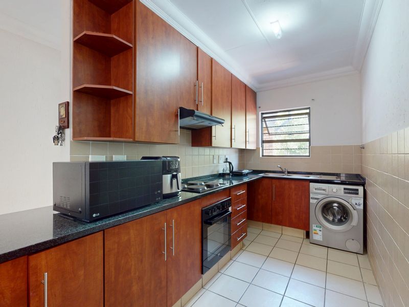 Comfort Meets Class - Elegant & Affordable Living in Ravenswood Mews-All offers welcome! - Photo 6