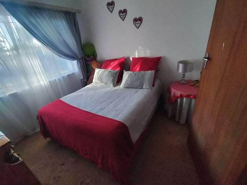 Bring Your Vision – Spacious Double-Storey Home with Solid Structure - Photo 8