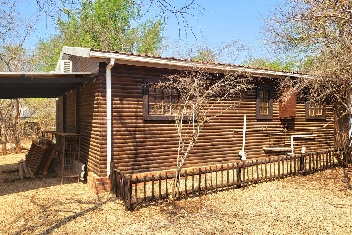 Charming 2-bedroom house in scenic Marloth Park, perfect for nature lovers and tranquil living! - Photo 4