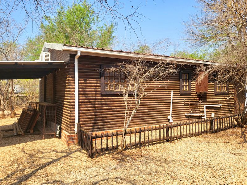 Charming 2-bedroom house in scenic Marloth Park, perfect for nature lovers and tranquil living! - Photo 4