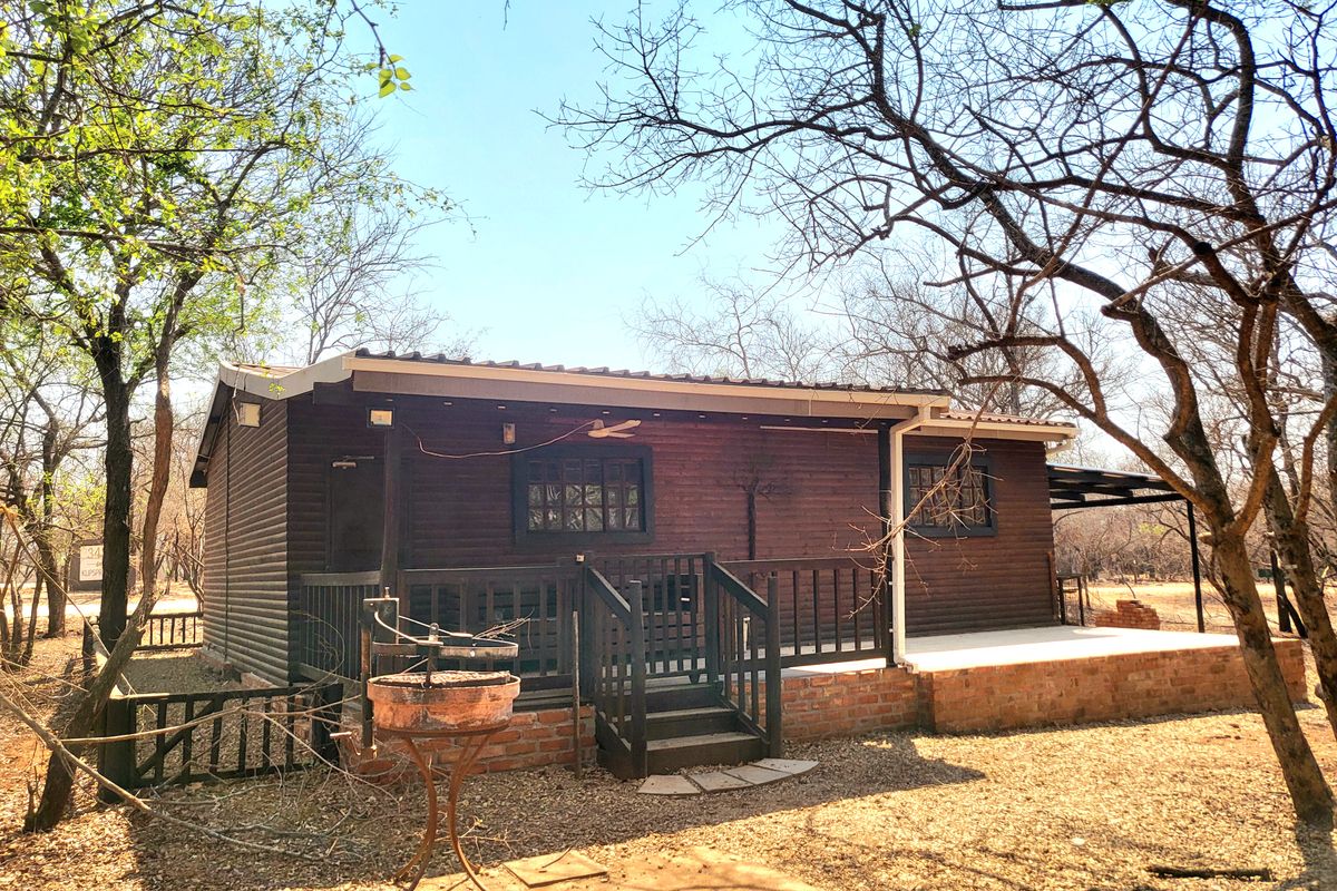 Charming 2-bedroom house in scenic Marloth Park, perfect for nature lovers and tranquil living! - Photo 3